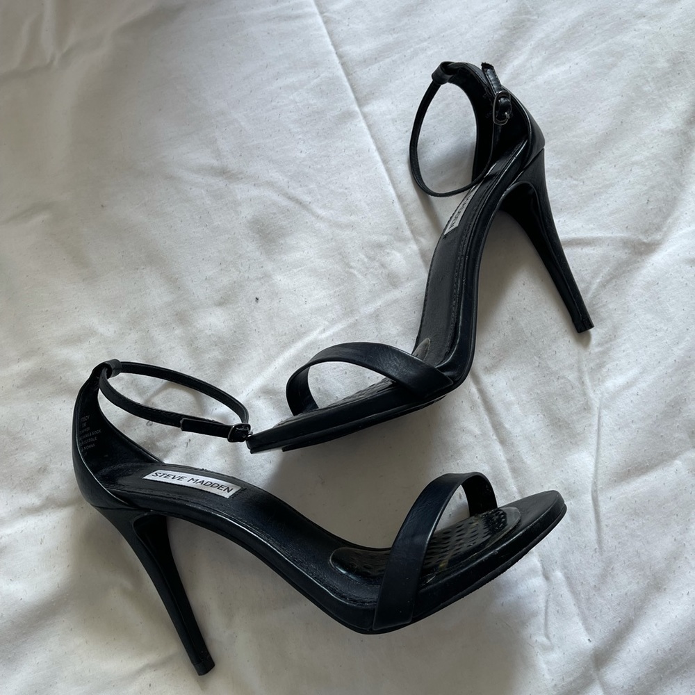 Steve Madden. Black thin strap heels. Size:9.